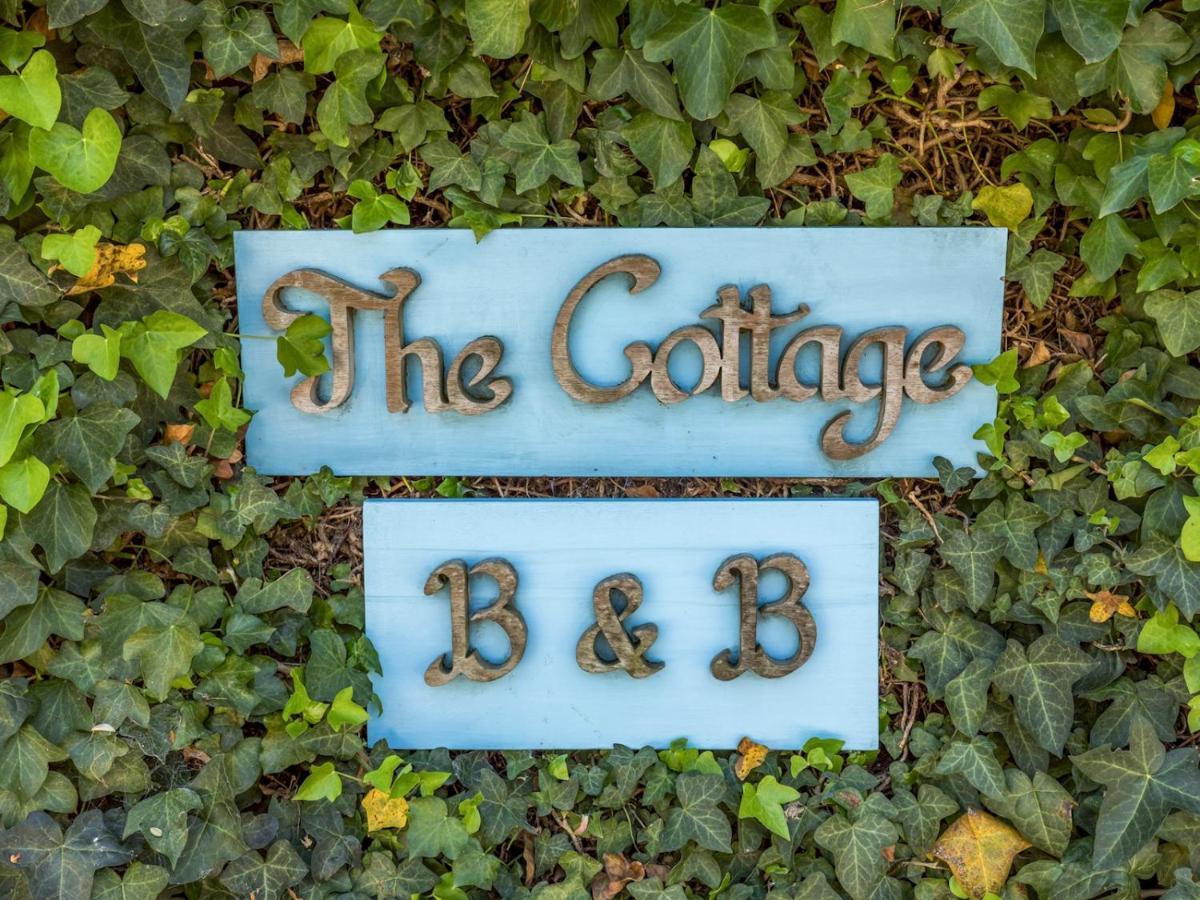 Pass The Keys Charming Apartment Attached To Thatched Cottage Chichester Exterior foto