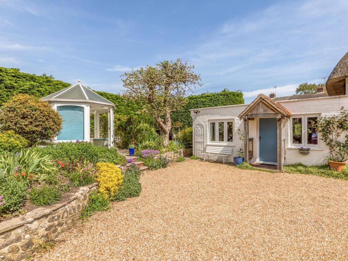 Pass The Keys Charming Apartment Attached To Thatched Cottage Chichester Exterior foto